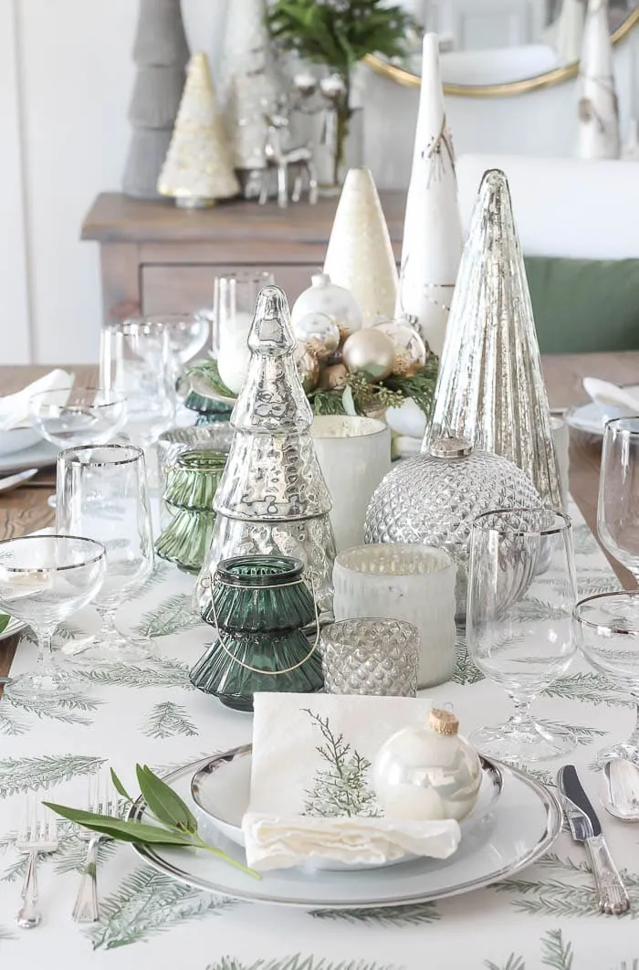 10 Christmas Centerpiece Ideas - Rooms For Rent blog