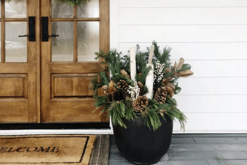 10 Christmas Porch Decor Ideas To Make Your Home Extra Festive