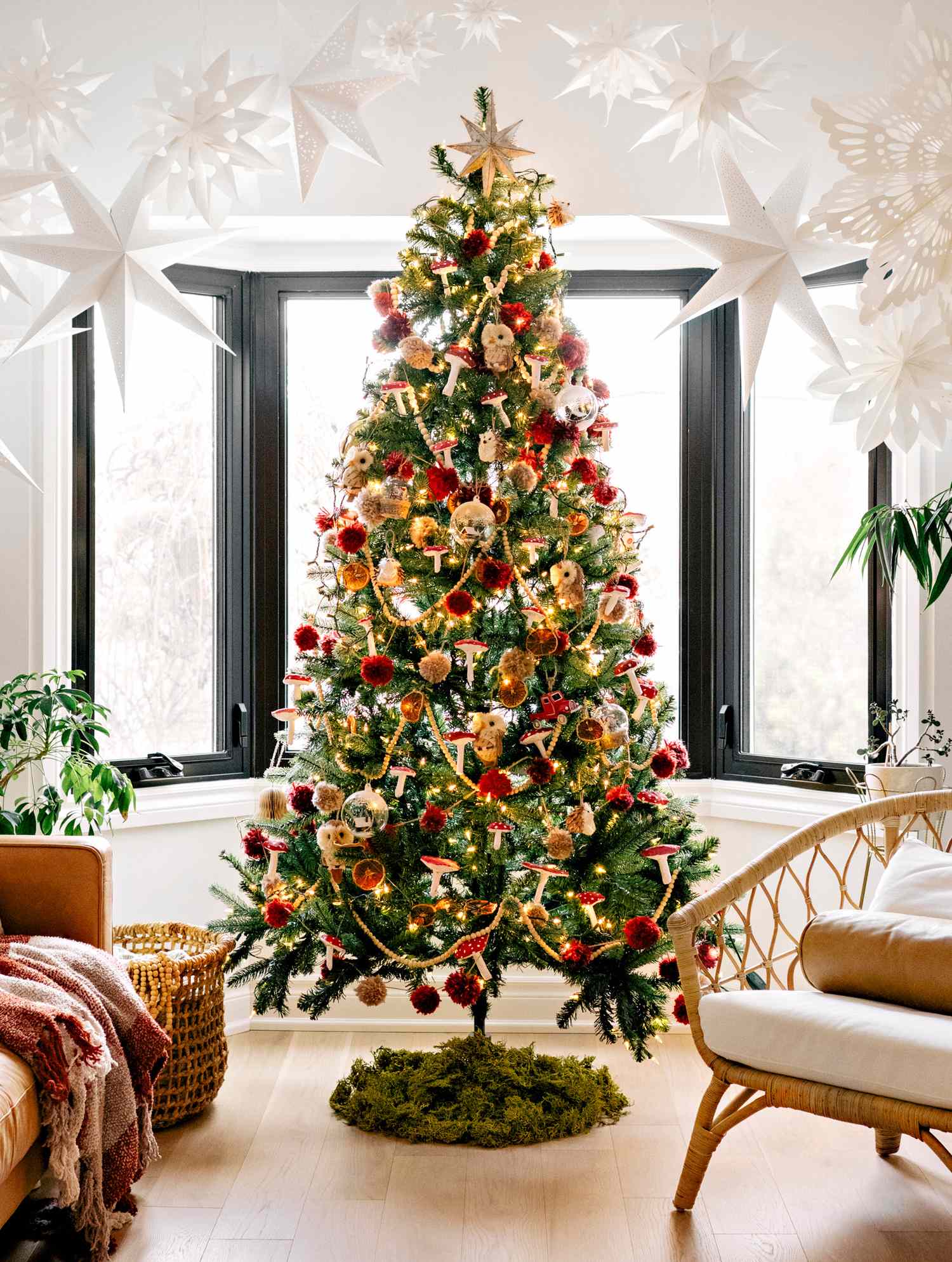 10 Christmas Tree Decorating Trends to Try This Holiday Season