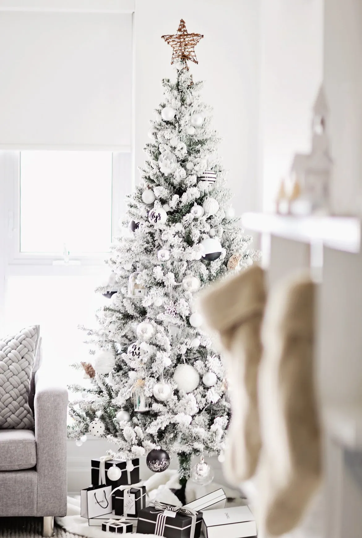 10 Elegant Christmas Tree Decorating Ideas | ICONIC LIFE
