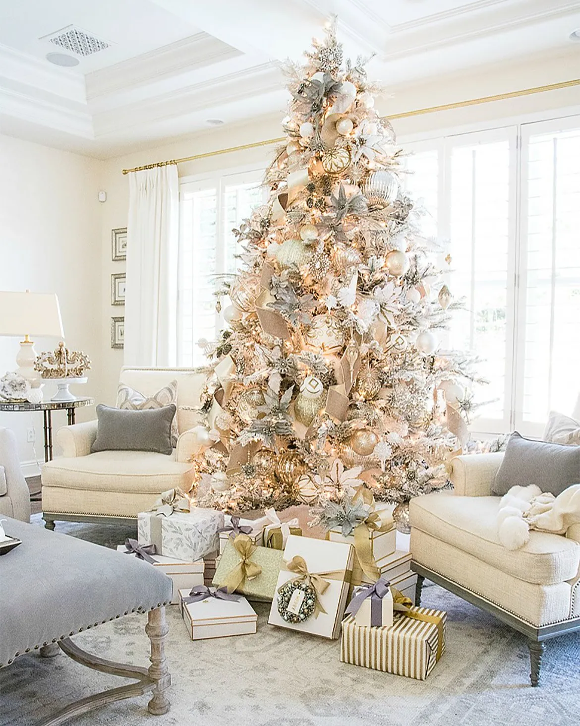 10 Elegant Christmas Tree Decorating Ideas | ICONIC LIFE