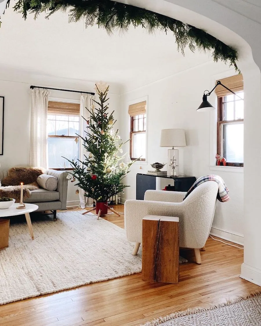 10 Living Rooms with Gorgeous Holiday Decor | The Everygirl