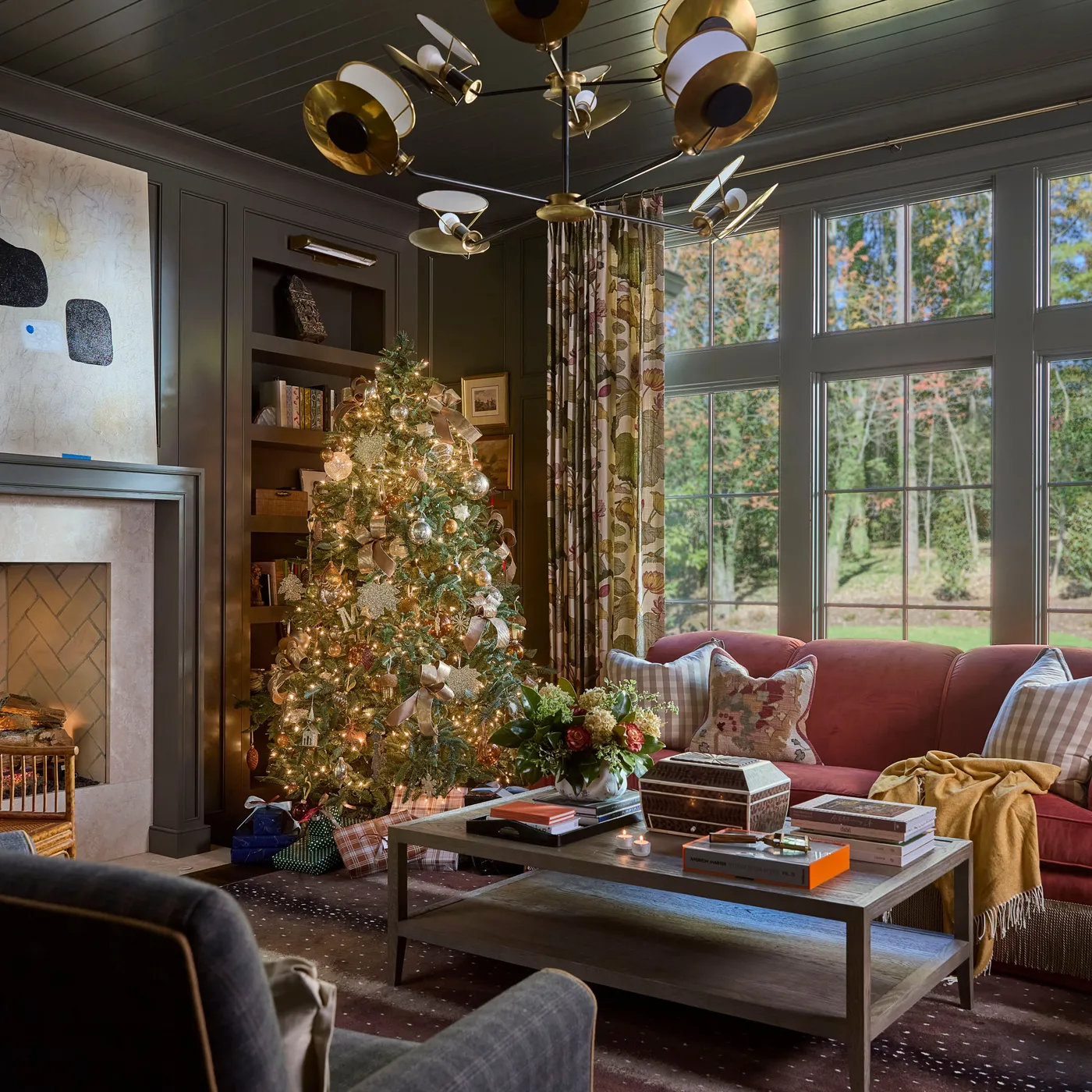 11 Chic Christmas Tree Decorating Ideas, From a Denim-Inspired Palette to  Ornament-Free Elegance | Architectural Digest