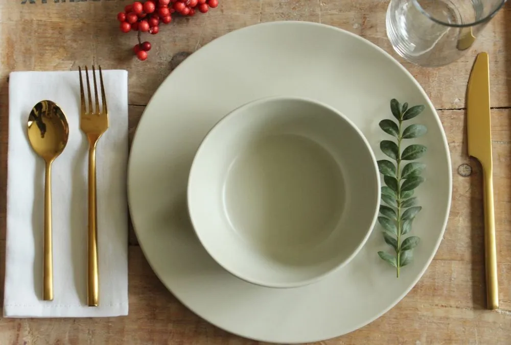 11 Simple Yet Stunning Christmas Table Setting Ideas