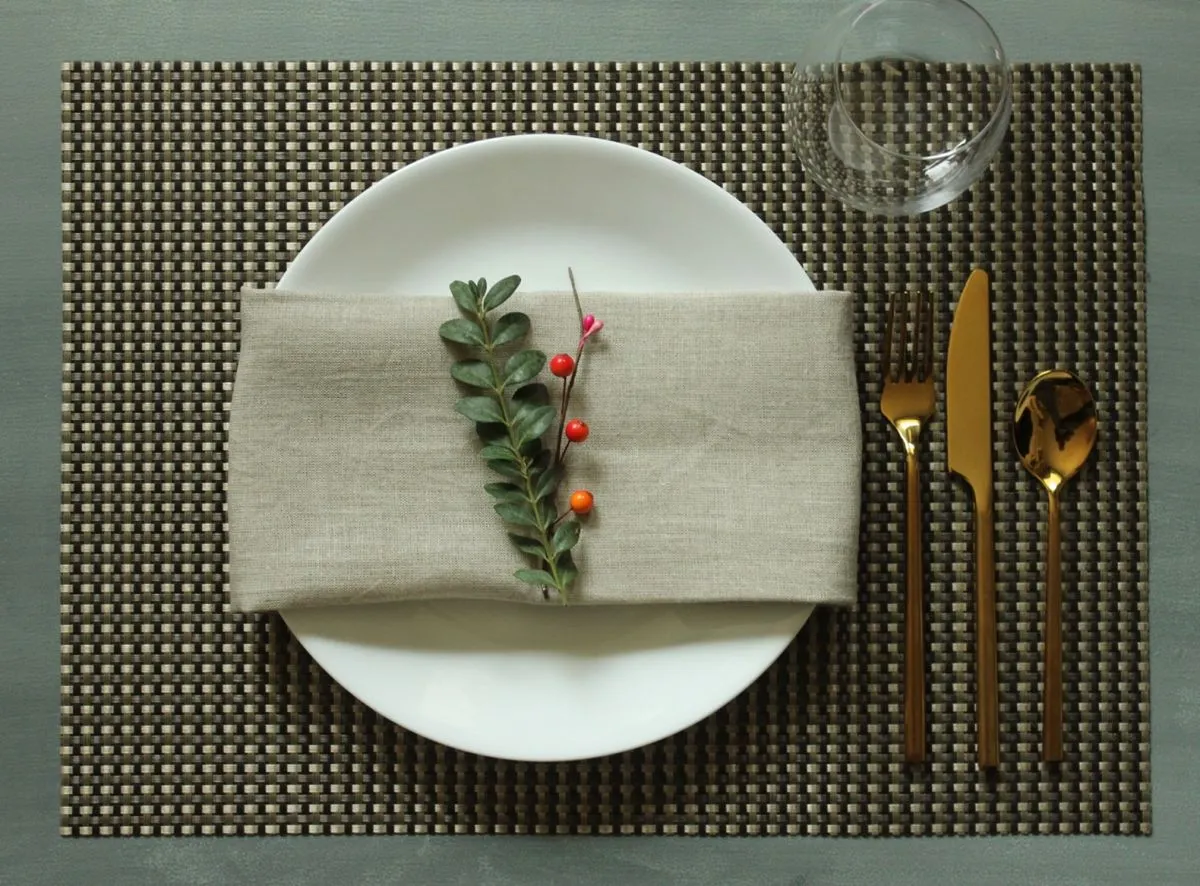 11 Simple Yet Stunning Christmas Table Setting Ideas