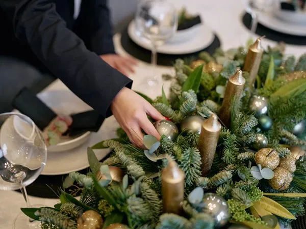 12 Christmas Tablescape Ideas Your Guests Will Cherish | Charles Church