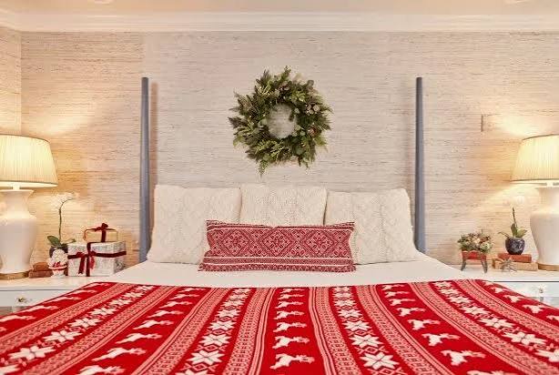 15 Christmas Bedroom Decorating Ideas | HGTV
