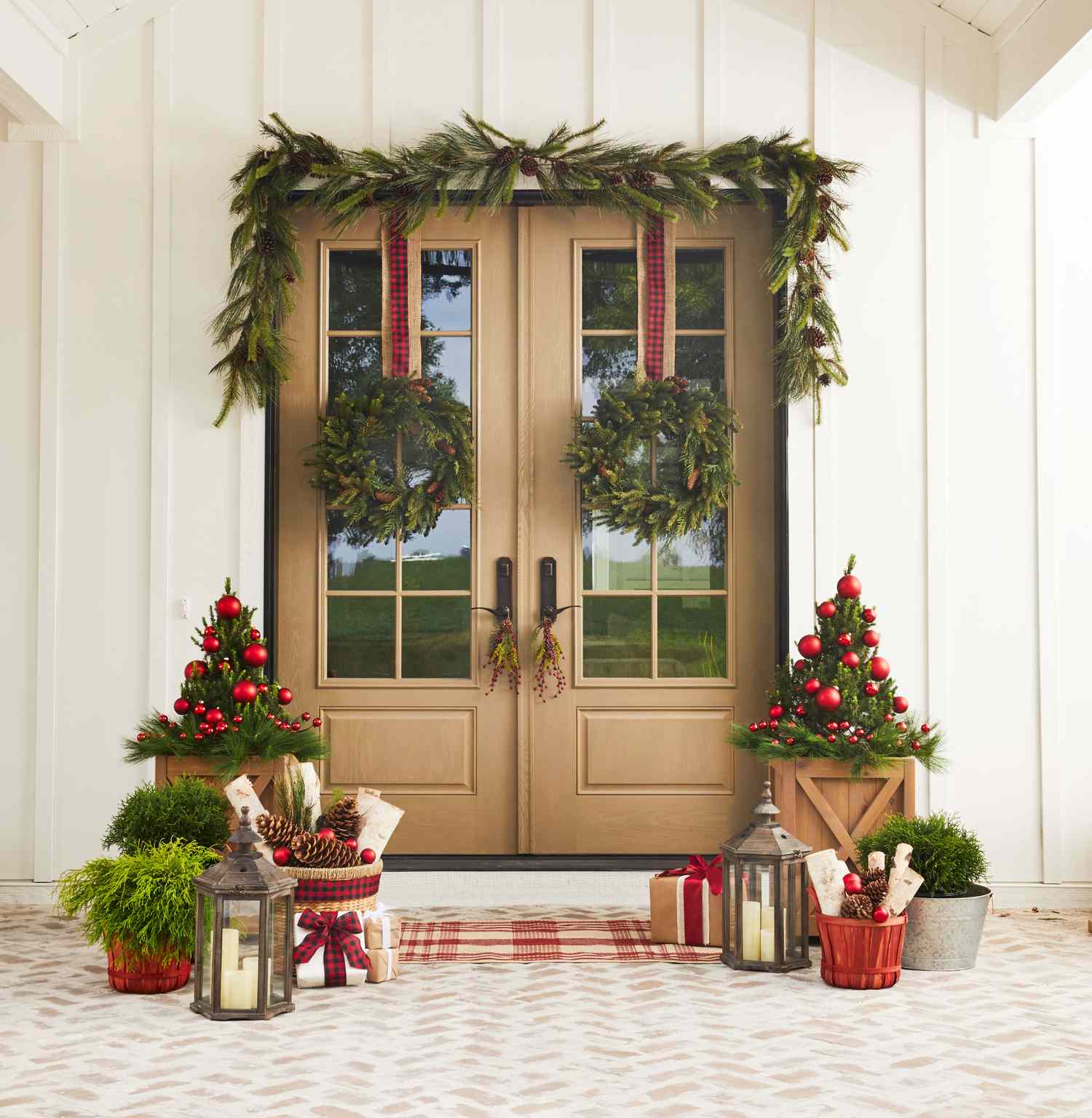 15 Farmhouse Christmas Porch Ideas for a Warm Welcome