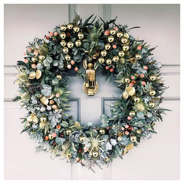15 Stunning and Festive Holiday Wreaths | Vogue