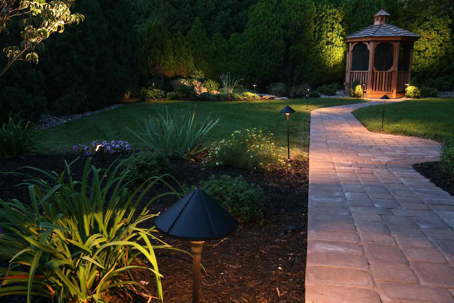 15 Stunning Garden Path Lighting Ideas We Love