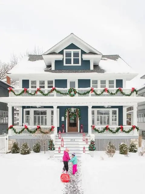 16 Christmas Entryway Decorating Ideas | HGTV