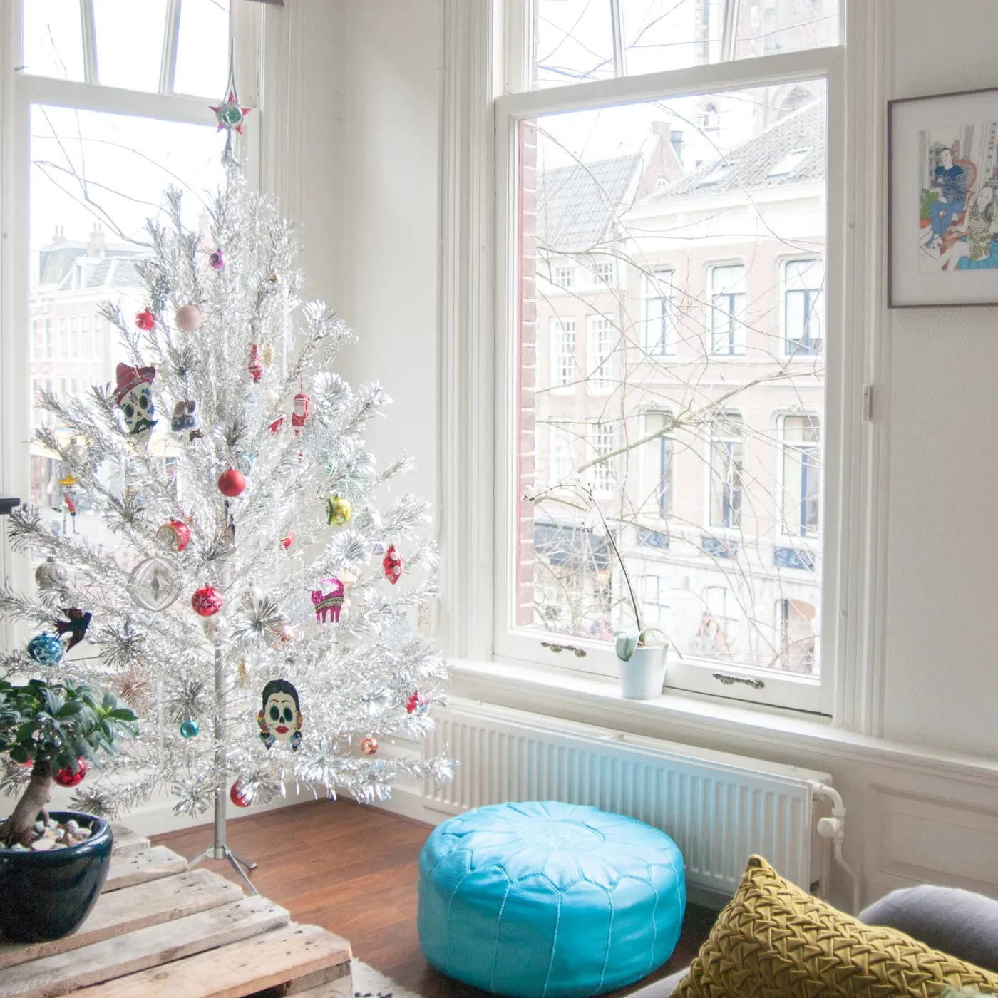 16 White Christmas Tree Ideas - Light, Bright Christmas Decor | Apartment  Therapy