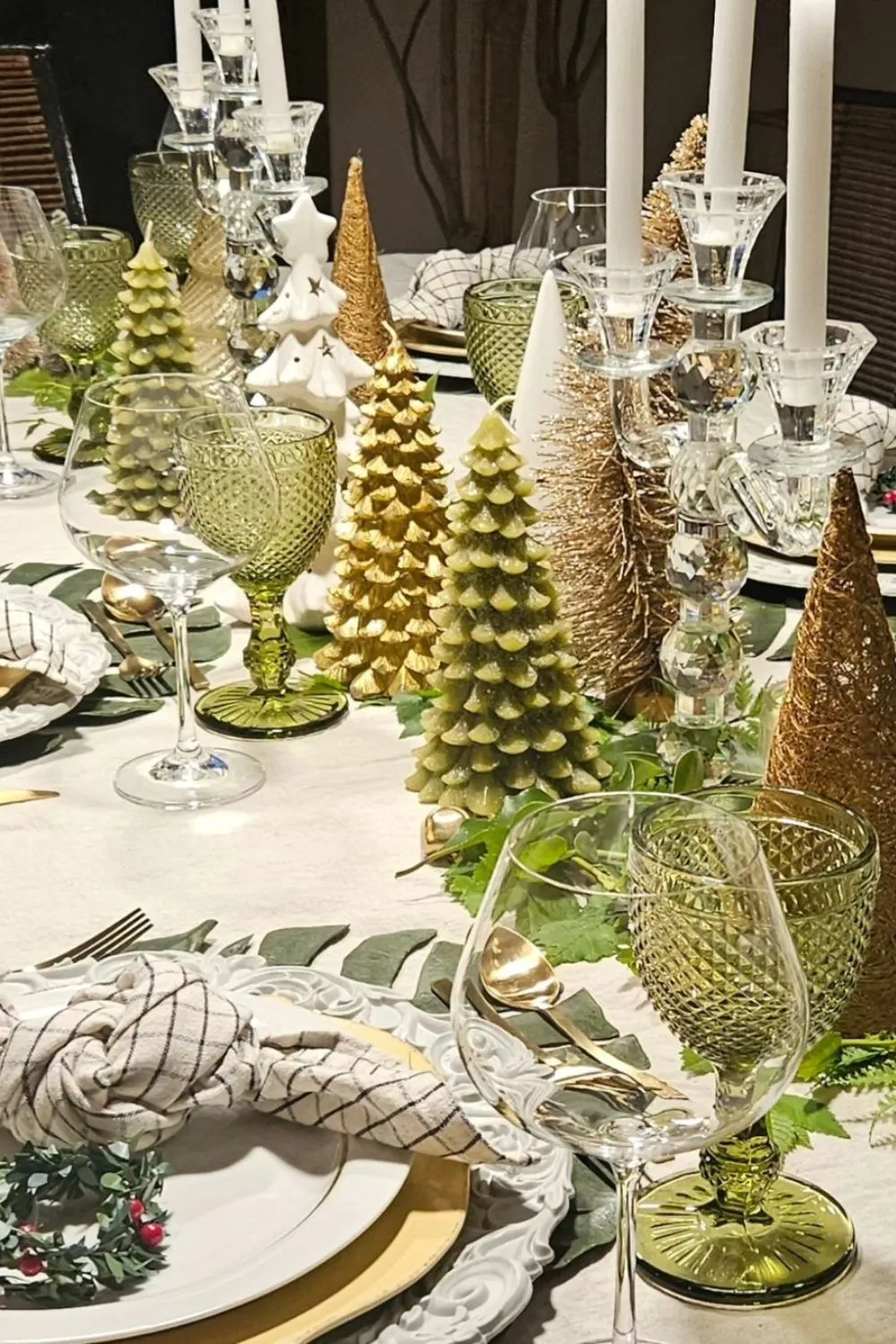 17 Amazing Christmas Table Decorations to Set The Holiday Mood - Its  Claudia G