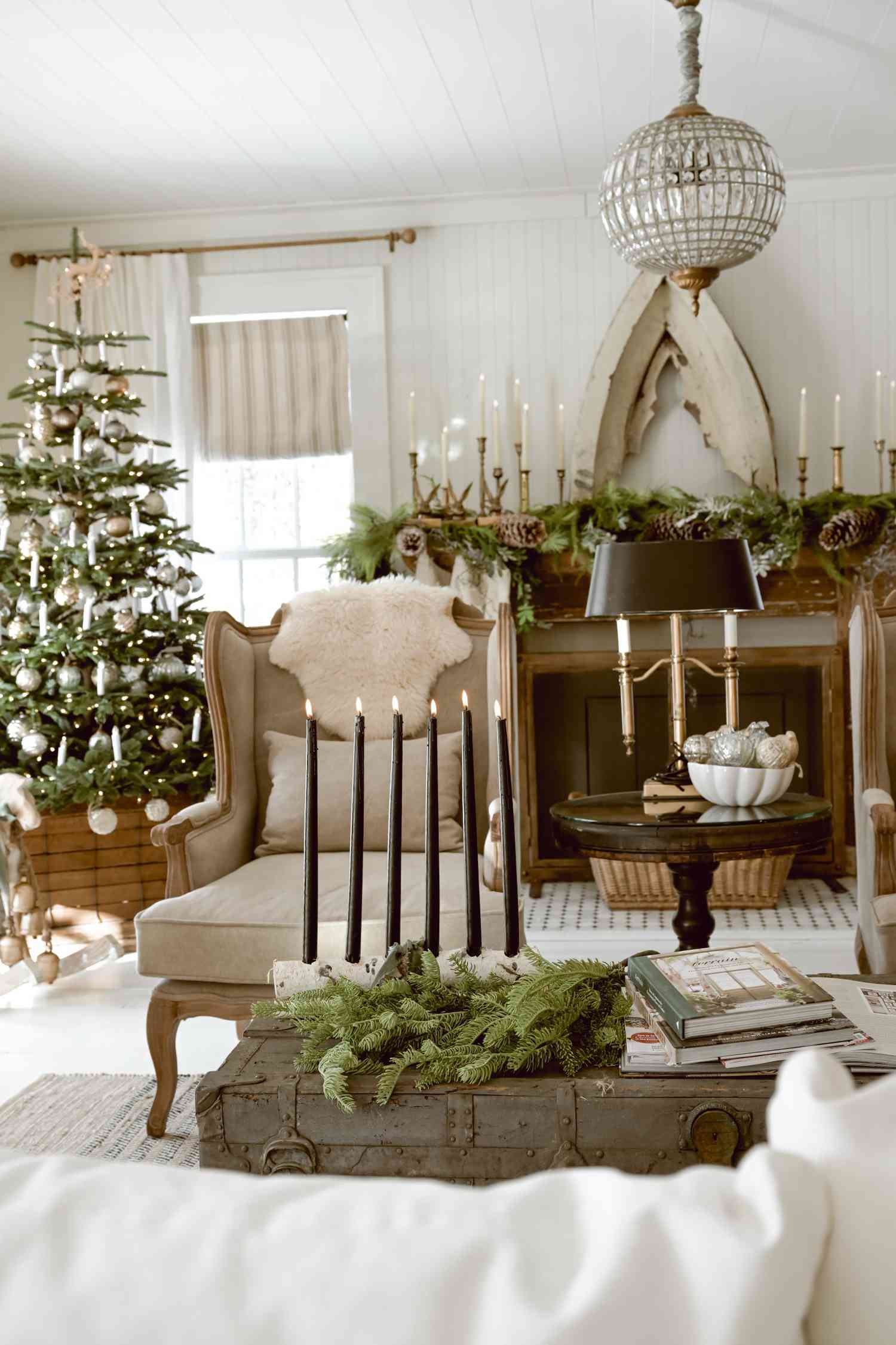 17 Tips for Decorating Your Coffee Table for Christmas This Year