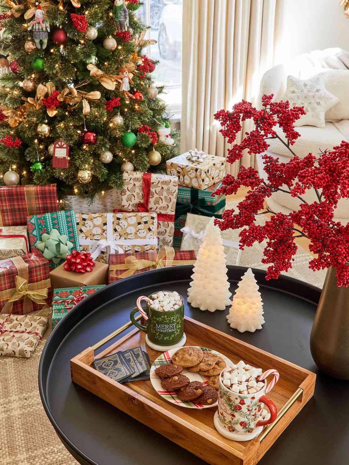 17 Tips for Decorating Your Coffee Table for Christmas This Year