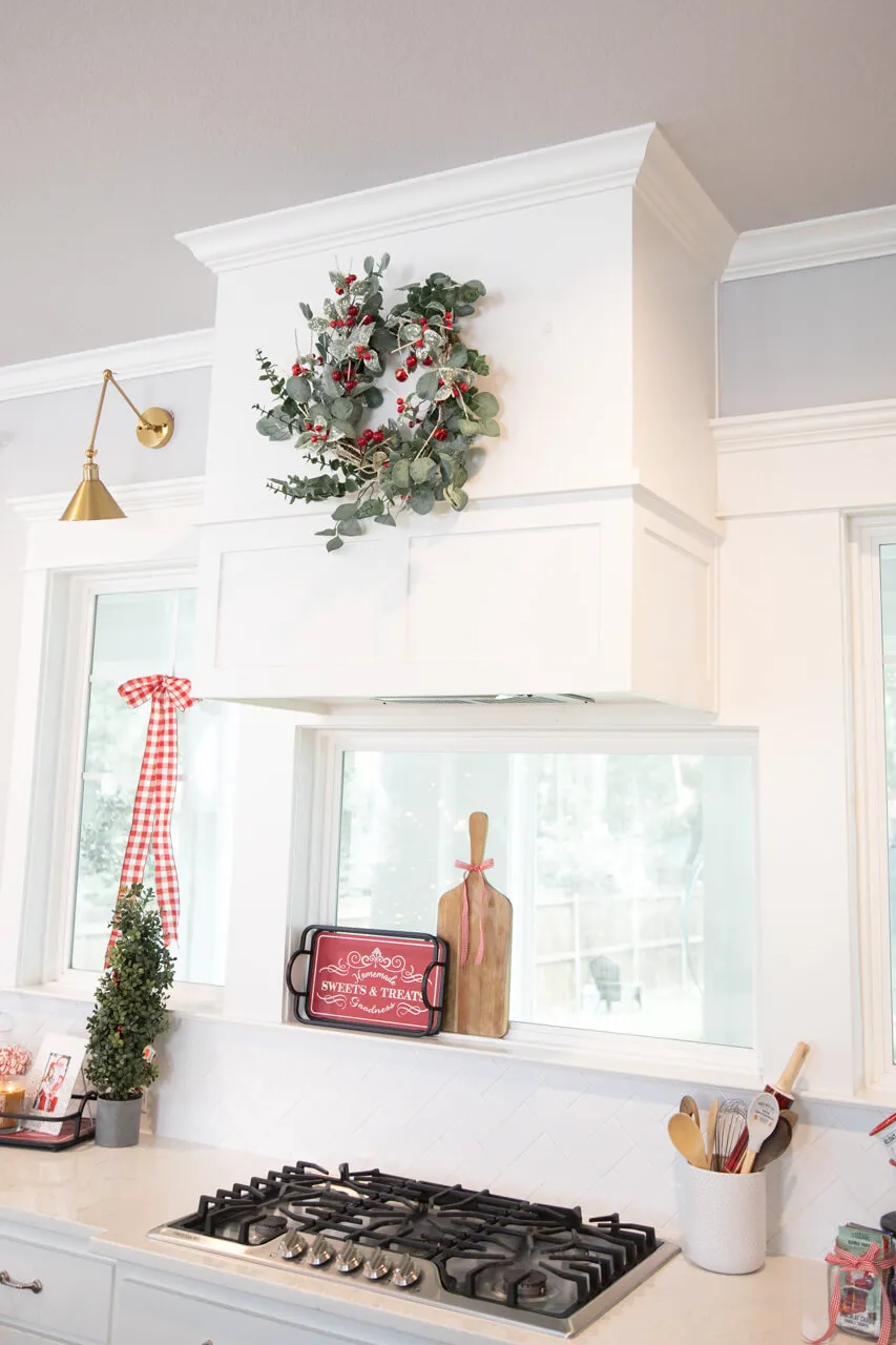 17 Ways to Bring Christmas Touches into Your Kitchen Decor - Decorator's  Warehouse