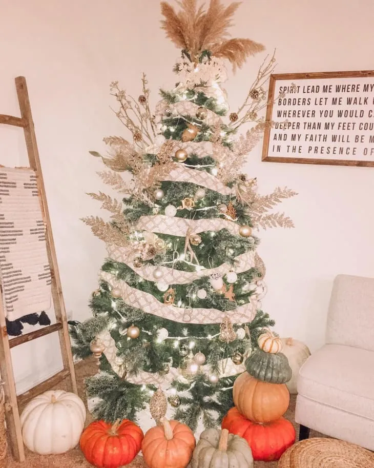 20 DIY Boho-Style Christmas Tree Decorations | Apartment Therapy