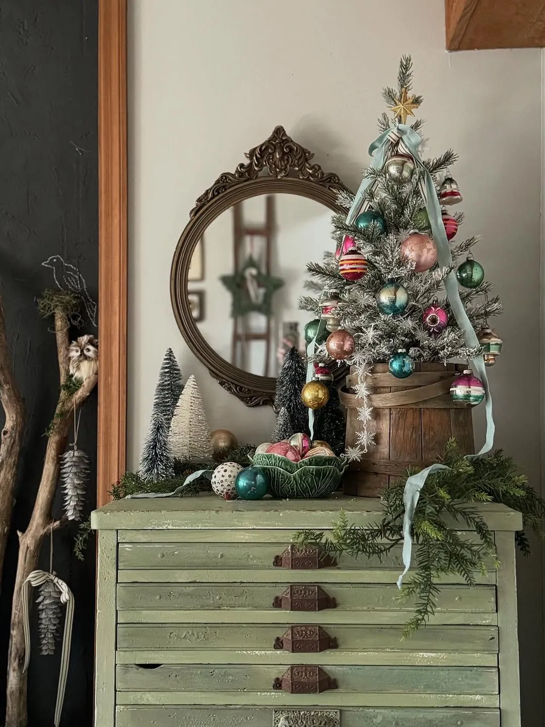 20 Vintage Christmas Decor Ideas That Make Your Tree Look Like a Collected Heirloom, Not a Store Display