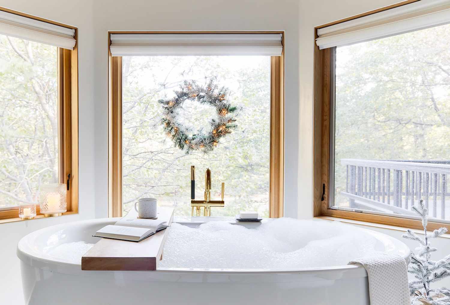 2026 Christmas Decorations For Your Bathroom & 32 Stylish Dealer Decor Ideas To Try In 2024