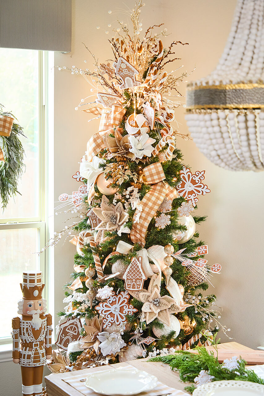2026 Christmas Tree Trend Ideas: 8 Stunning Decorating Themes - Decorator's  Warehouse