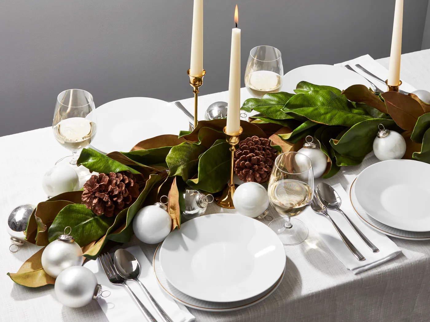 21 Christmas Table Decorations for a Festive Holiday Dinner | Epicurious