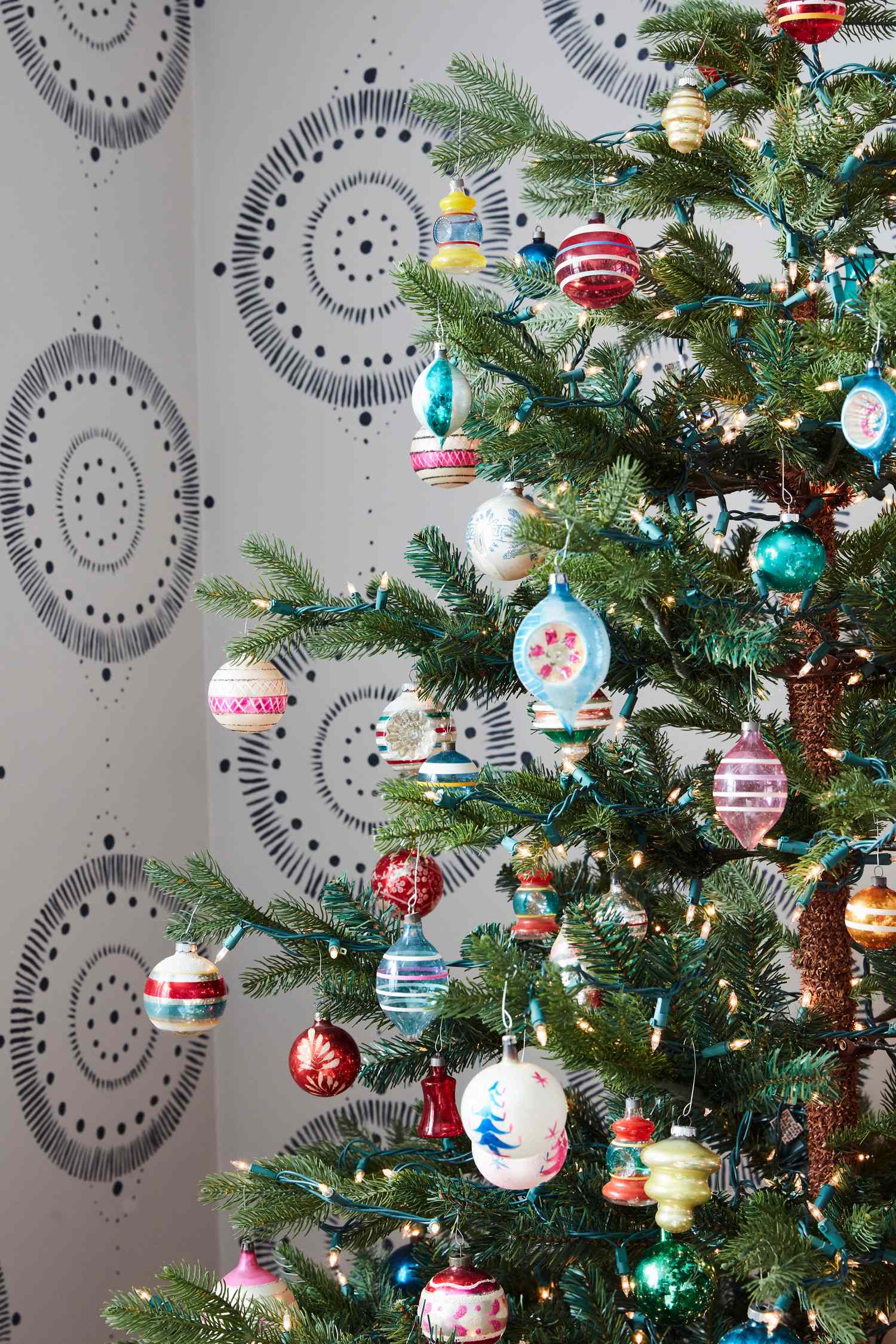 21 Vintage Christmas Decorating Ideas That Give Us the Holiday Feels