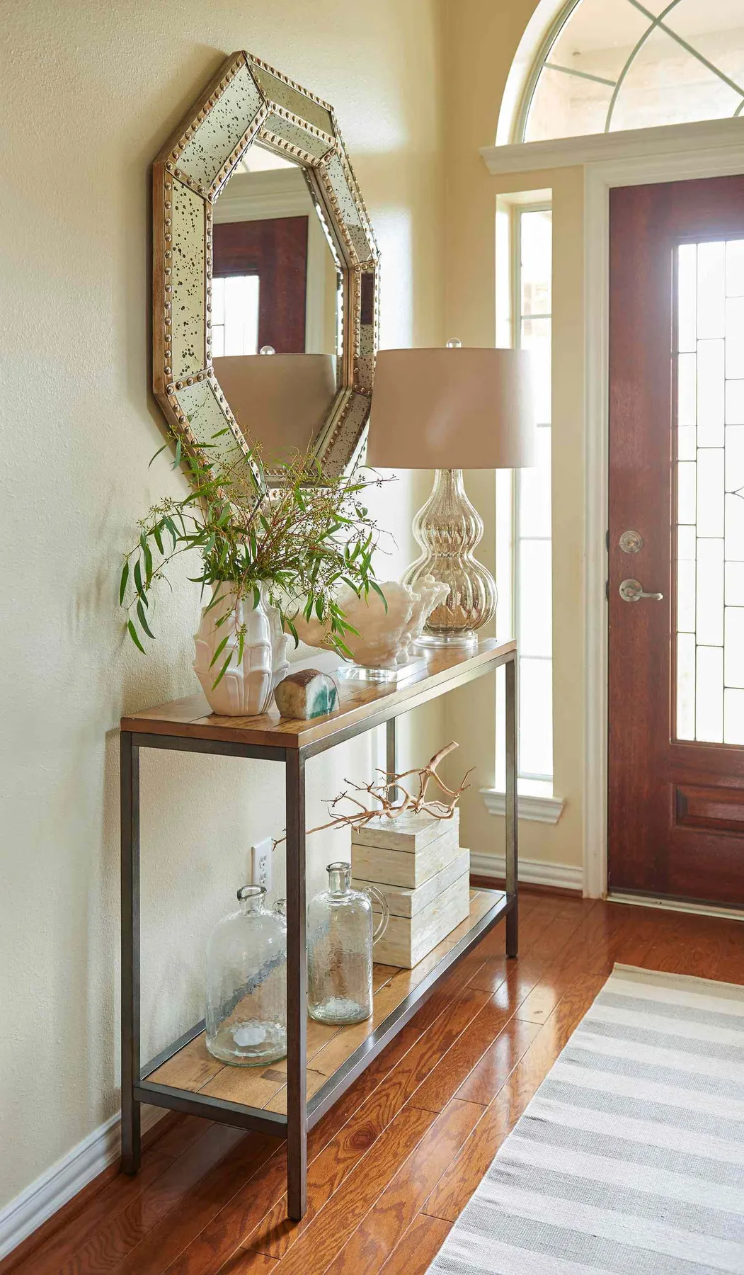 25 Console Table Decor Ideas to Spruce Up a Hallway