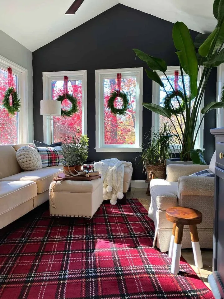 25 Enchanting Christmas Window Decorations Ideas for Holiday