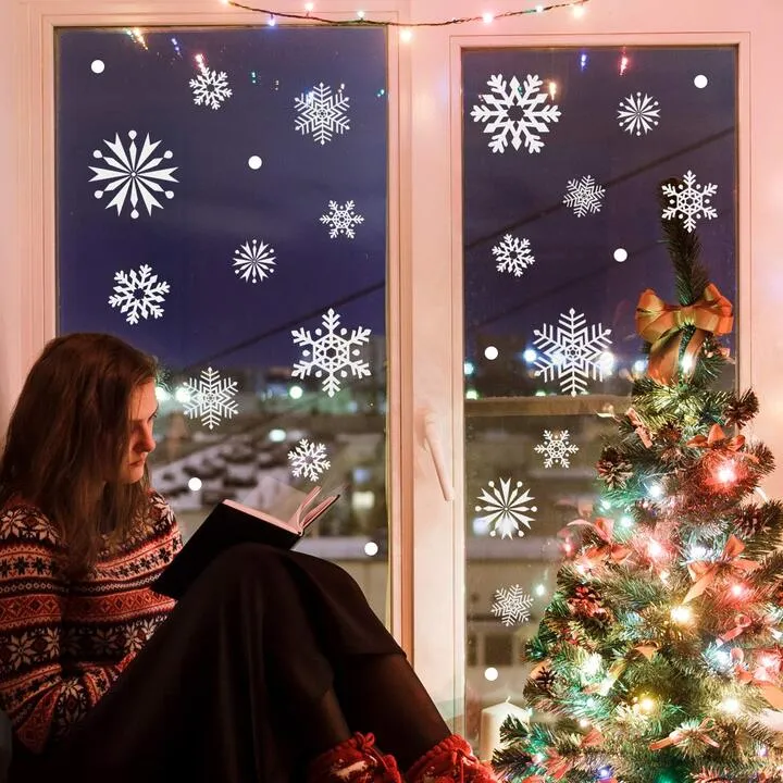 25 Enchanting Christmas Window Decorations Ideas for Holiday