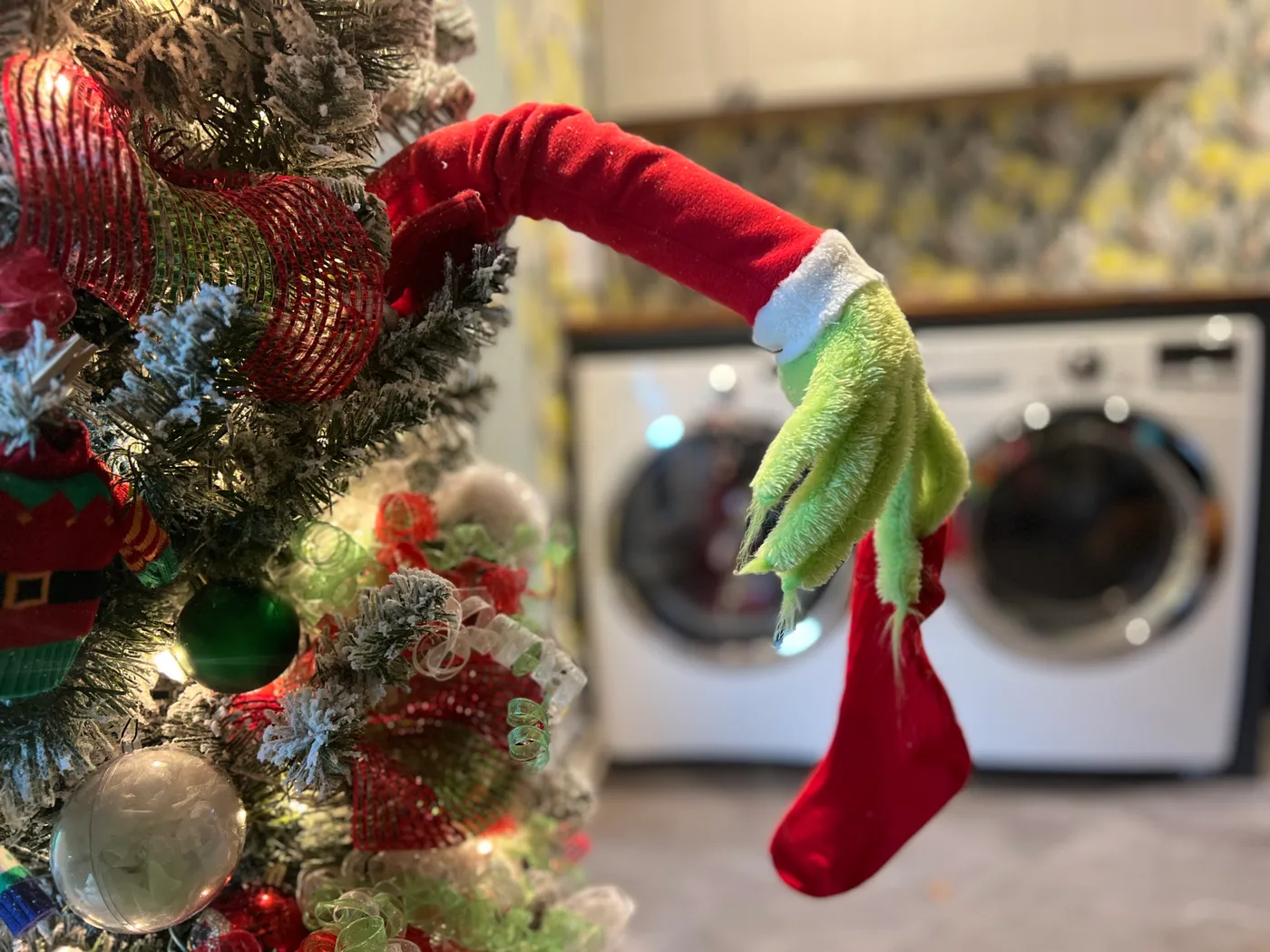 25 Foot Inflatable Grinch Santa Holiday Decoration Grinch Decoration