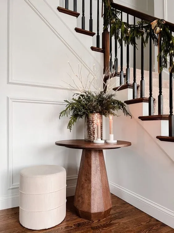 25 Stunning Round Entry Table Ideas for a Welcoming Foyer