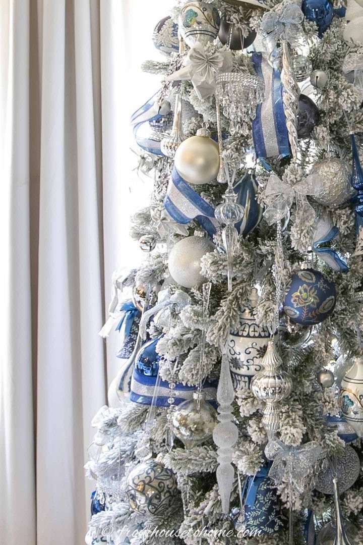 27 Flocked Christmas Tree Decorating Ideas That Will Charm You