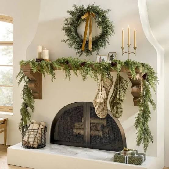 28 Best Christmas Garlands of 2025 | HGTV