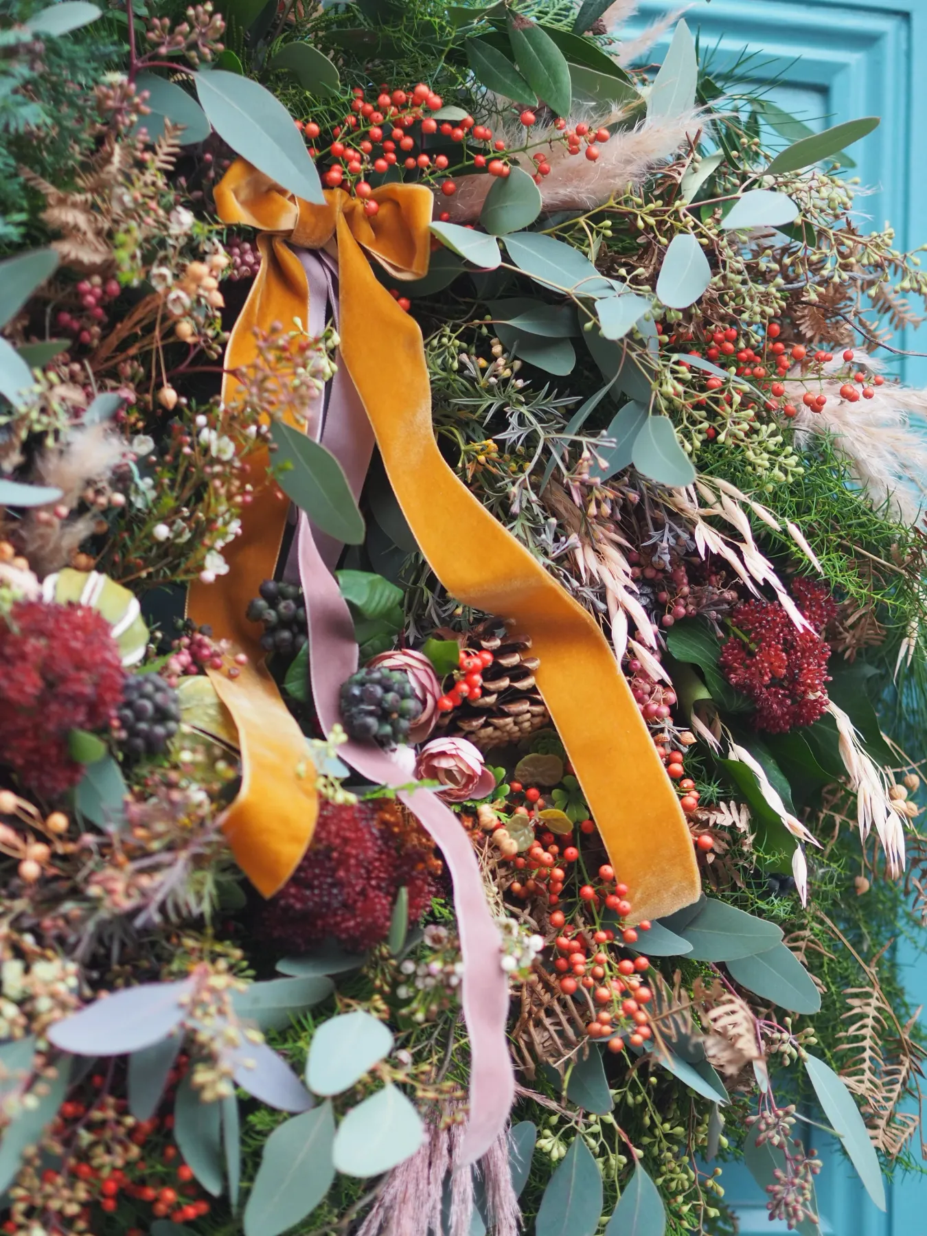 3 DIY Christmas Floral Displays On A Budget: My Creative Homemade Holiday  Decor Ideas — MELANIE LISSACK INTERIORS