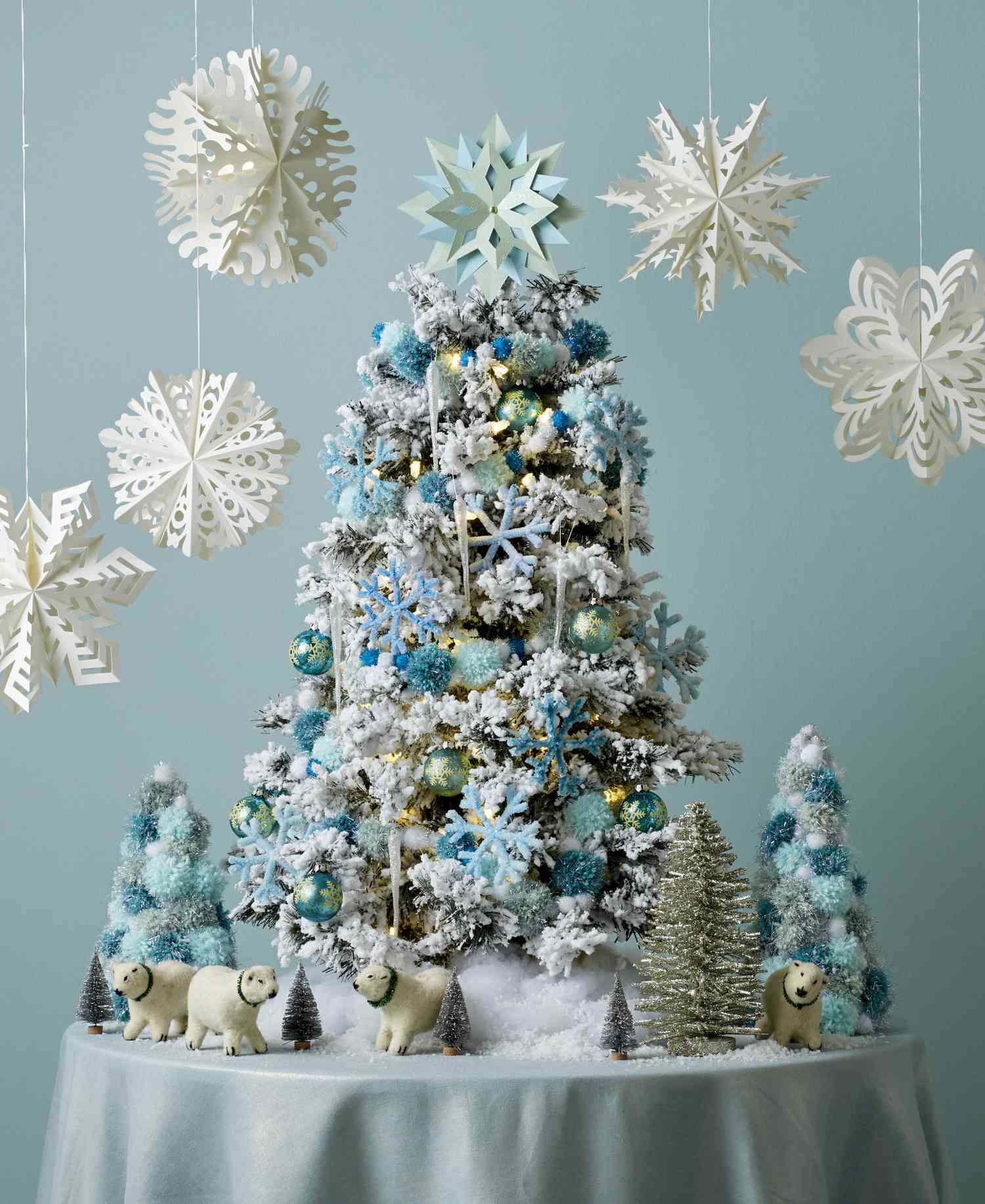 31 Stunning Ways to Decorate a White Christmas Tree