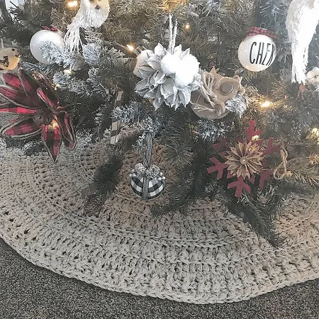 32 Crochet Christmas Tree Skirt Patterns - Crochet News
