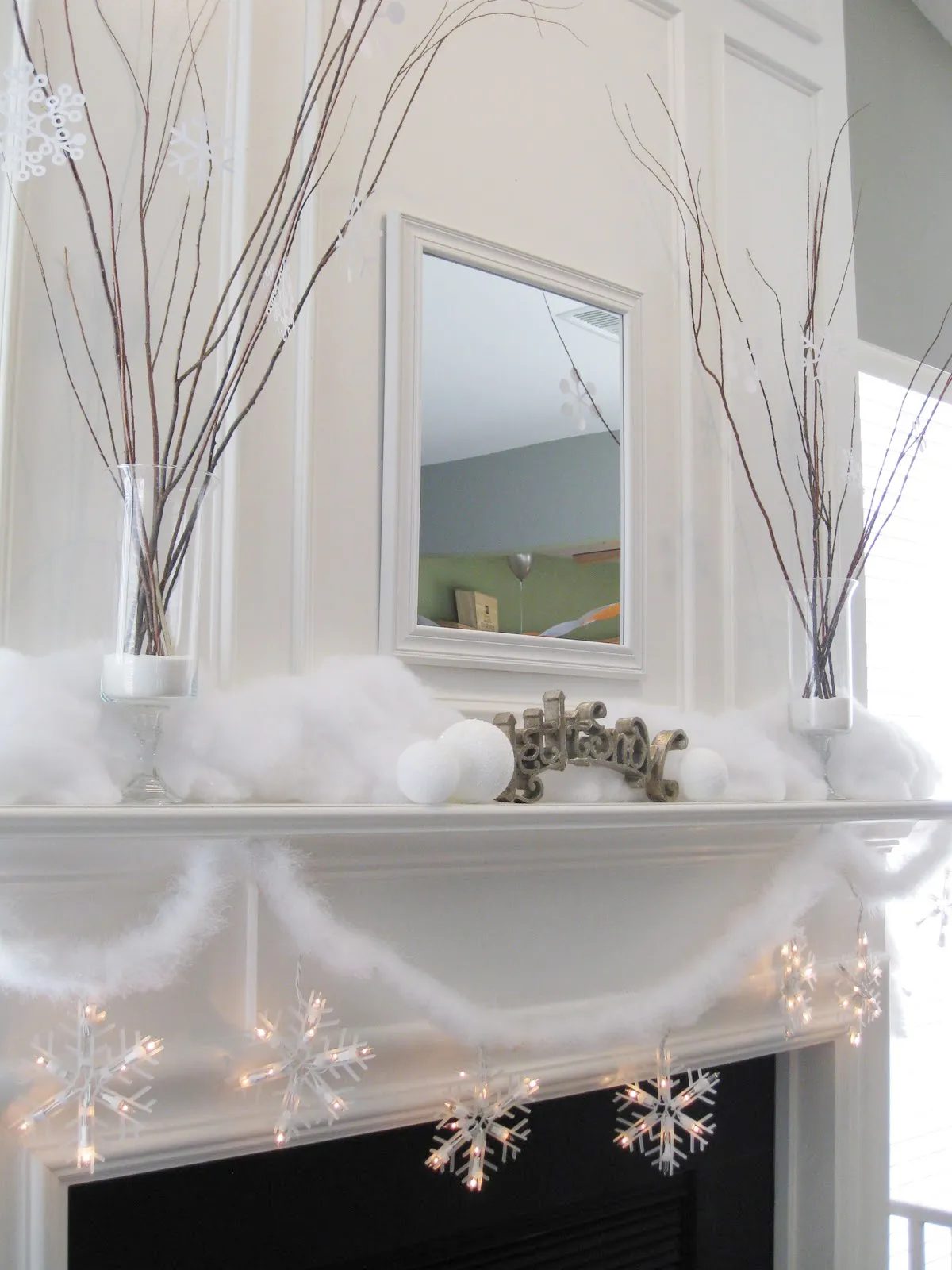 35 Winter Fireplace Mantel Decorating Ideas for Christmas