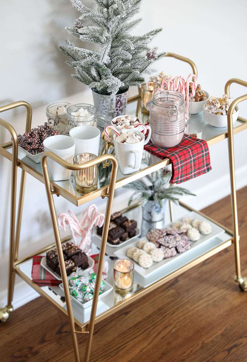 38 Christmas Kitchen Decor Ideas For Extra Holiday Cheer While Cooking