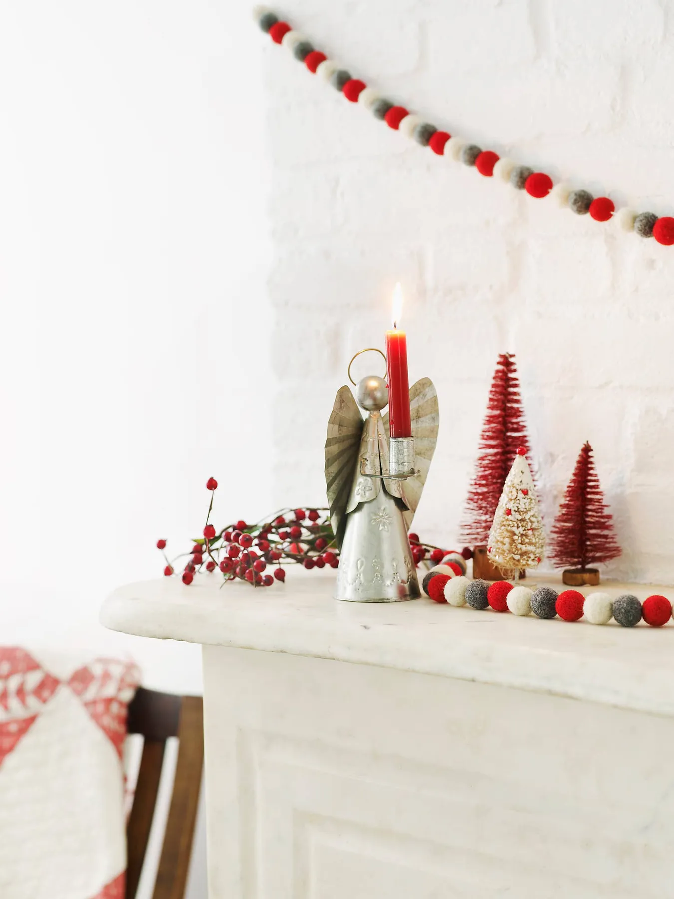 38 Christmas Mantel Ideas, From Traditional to Modern - Parade Home & Garden