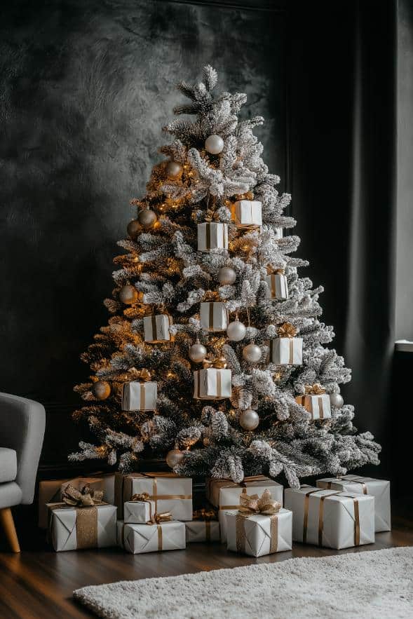 39 White Christmas Tree Decorations for a Festive Holiday Display
