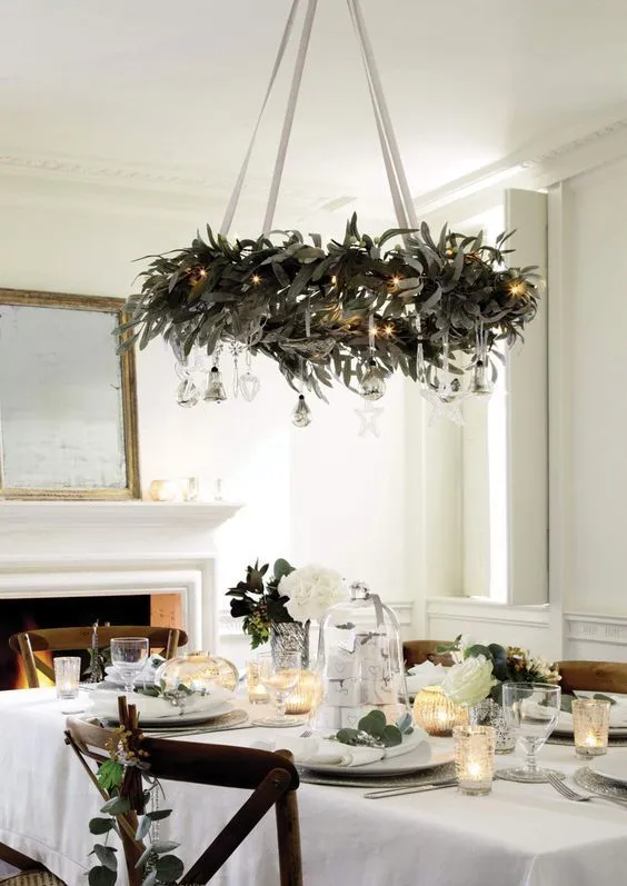 40 Chandelier Christmas Decor Ideas for a Festive Holiday Look