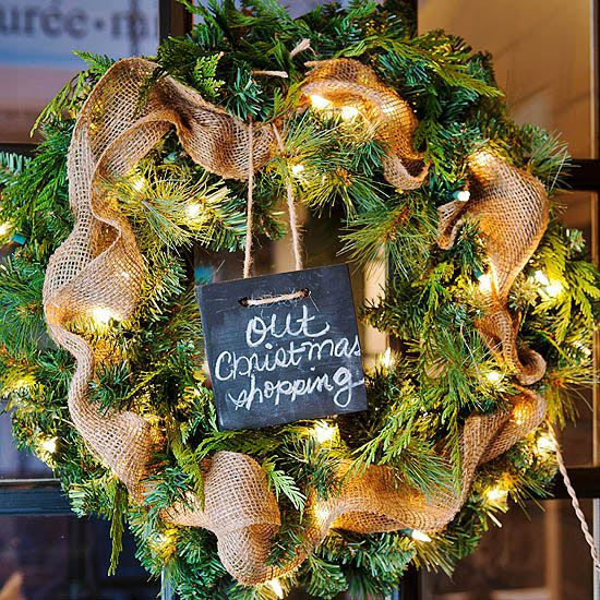 40 Festive Ideas for Front Door Christmas Decorations