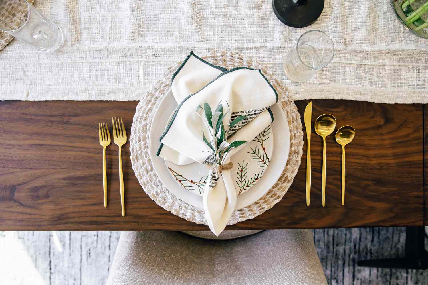 40 Pretty Christmas Tablescape Ideas for a Festive Holiday