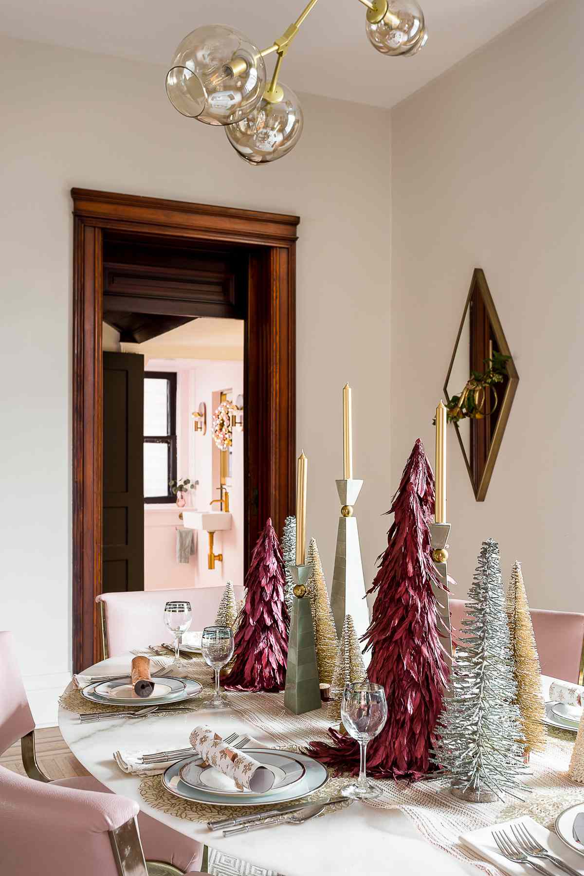 40 Pretty Christmas Tablescape Ideas for a Festive Holiday