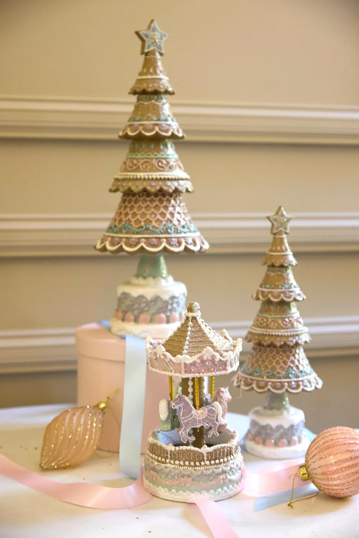 42cm Elaborate Pastel Gingerbread Tree – Holly & Ivy