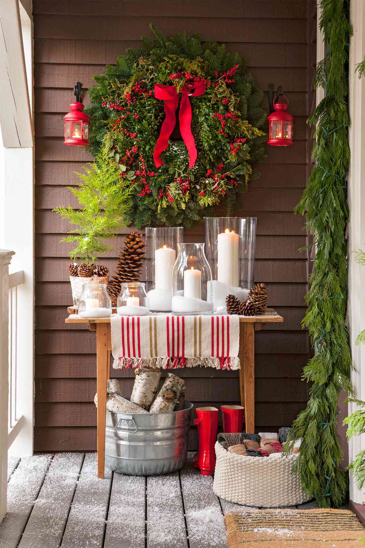 45 Outdoor Christmas Decorating Ideas That Bring the Cheer
