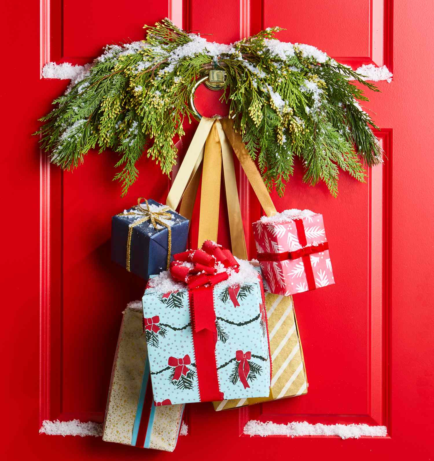 45 Outdoor Christmas Decorating Ideas That Bring the Cheer