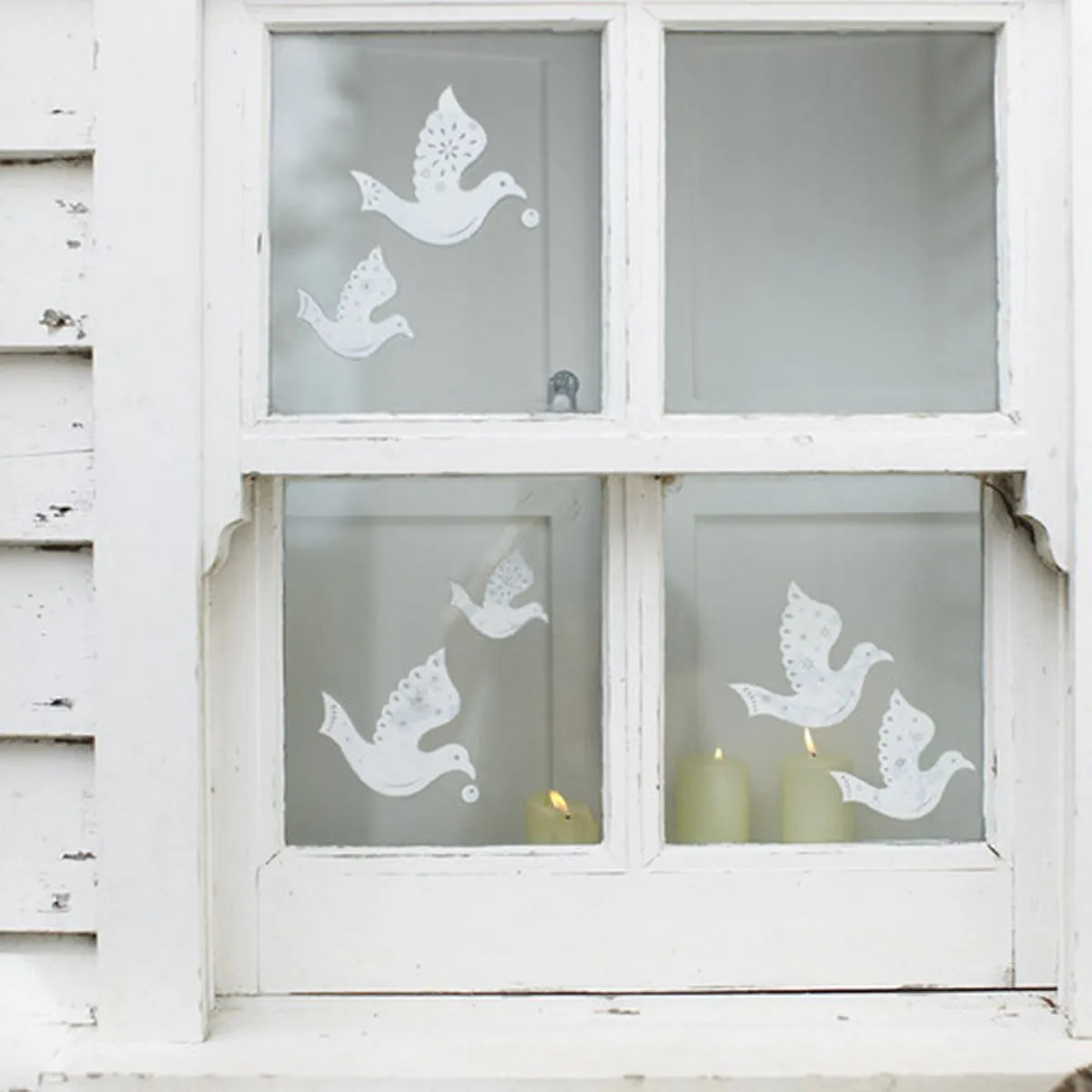 5 Gorgeous Christmas Window Dressing Ideas – wooden windows and doors