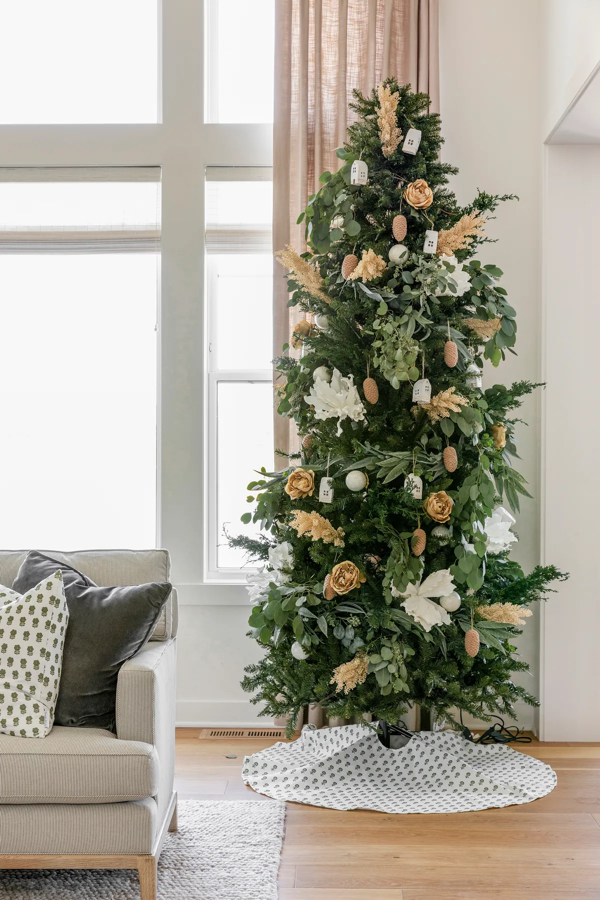 5 Tips for Decorating Your Christmas Tree | Bria Hammel Interiors
