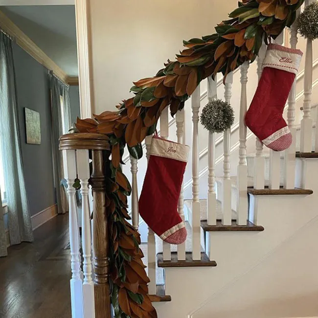 5 Ways to Decorate For the Holidays with a Garland